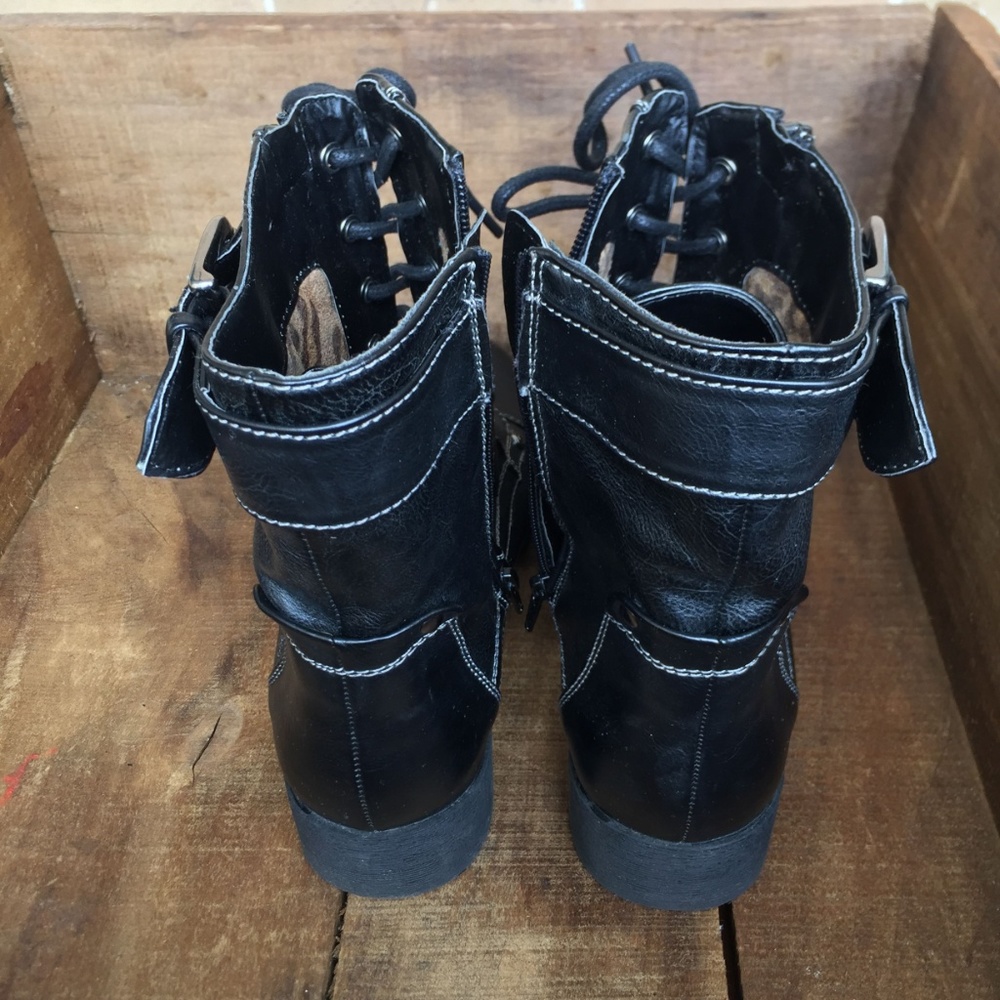 G By Guess Women's Ankle Boots Black BSize 8 1/2. - Picture 4 of 6